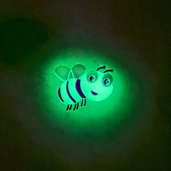 CROCS jibbitz shoe charm Cute Bee - Picture 2 of 2